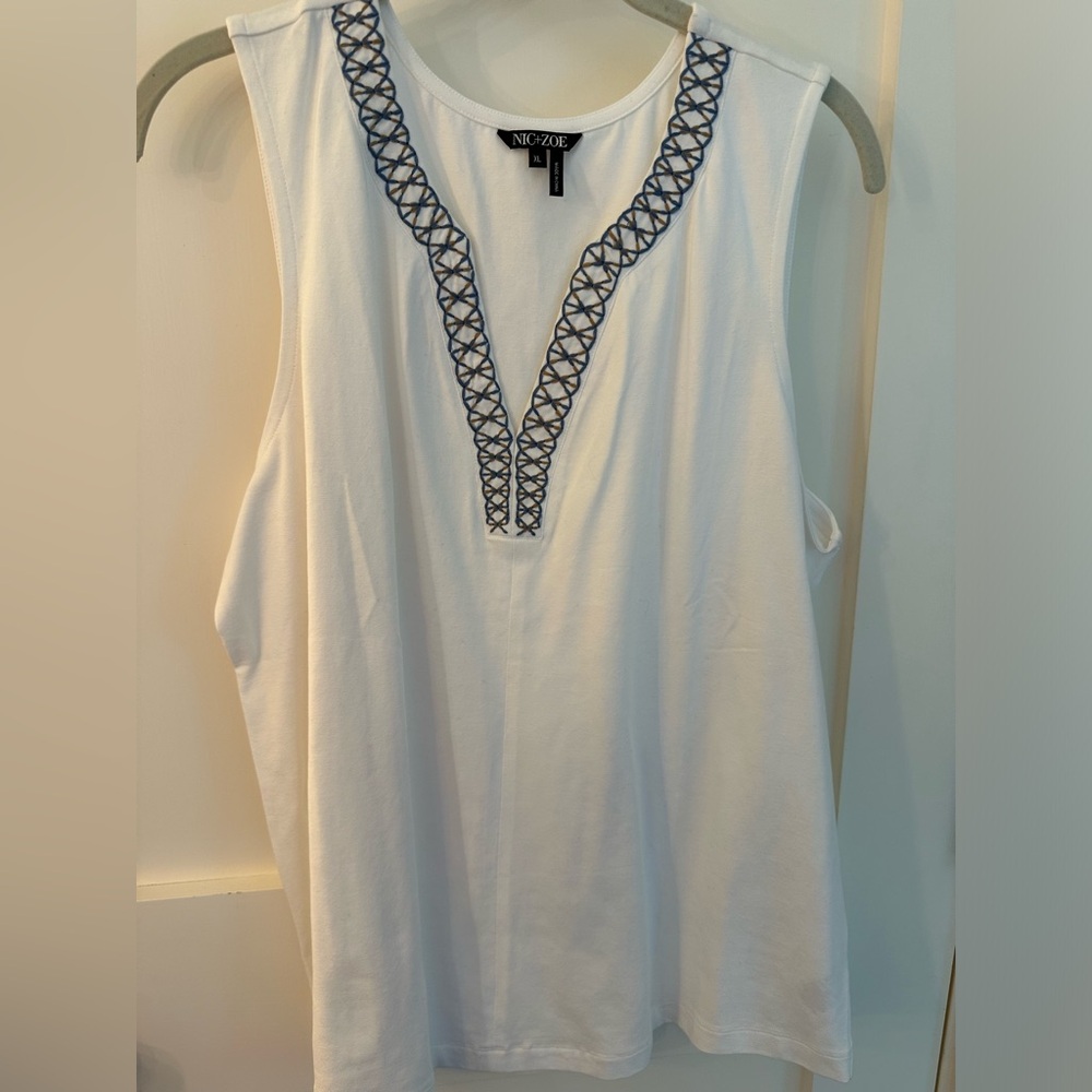 NIC + ZOE embroidered cotton tank shirt.